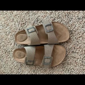 Time and Tru sandals